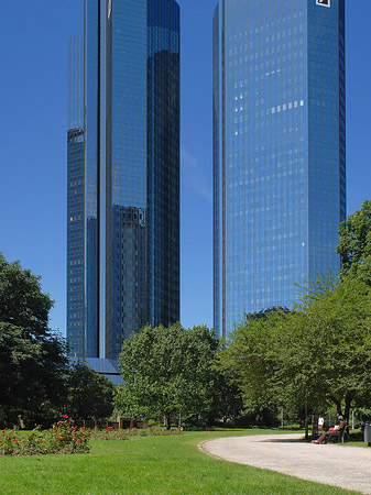 Deutsche Bank mit Weg