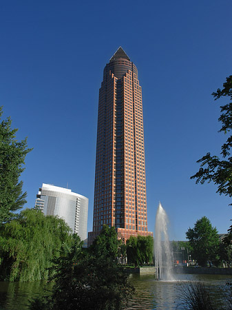 Foto Messeturm mit Ludwig-Erhard-Anlage - Frankfurt am Main