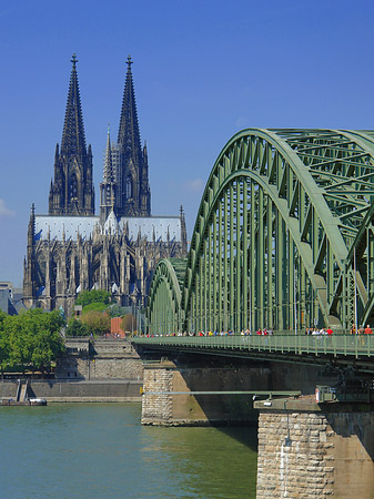 Hohenzollernbrücke am Kölner Dom Fotos