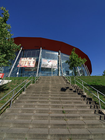 Kölnarena auf der Treppe Foto 