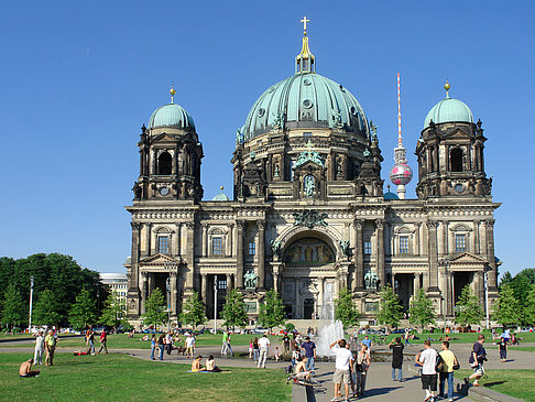 Berliner Dom mit Fernsehturm