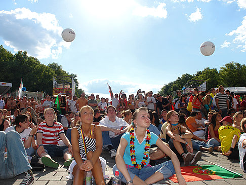 Fans am Brandenburger Tor