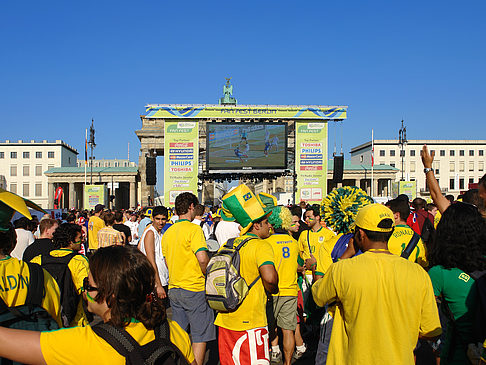 Fotos Fans am Brandenburger Tor