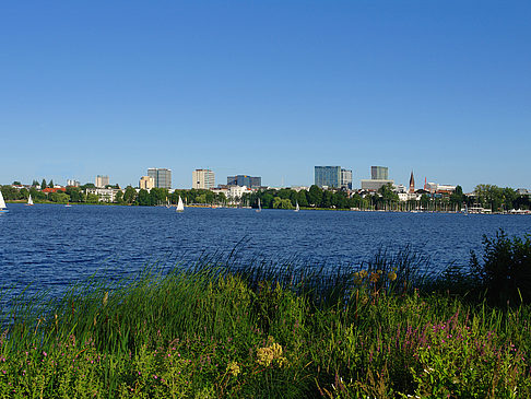 Blick nach Osten von der Außenalster Foto 