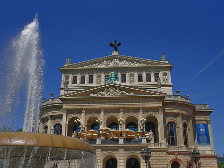 Foto Alte Oper mit Brunnen - Frankfurt am Main