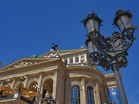 Foto Alte Oper mit Laterne