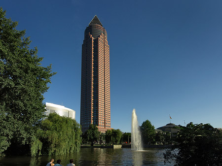 Foto Messeturm mit Ludwig-Erhard-Anlage - Frankfurt am Main