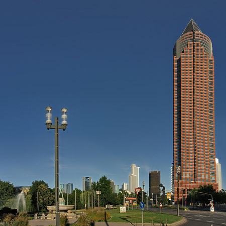 Foto Messeturm mit Ludwig-Erhard-Anlage