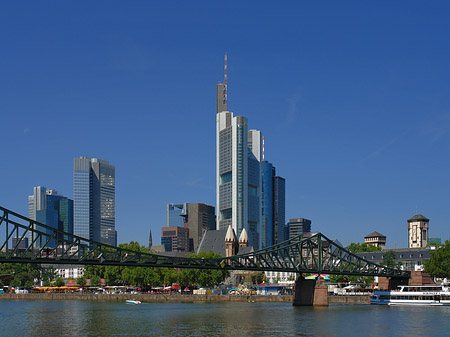 Fotos Skyline von Frankfurt mit eisernem Steg