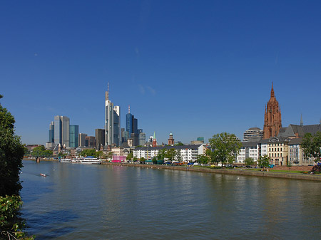 Foto Skyline von Frankfurt mit Kaiserdom