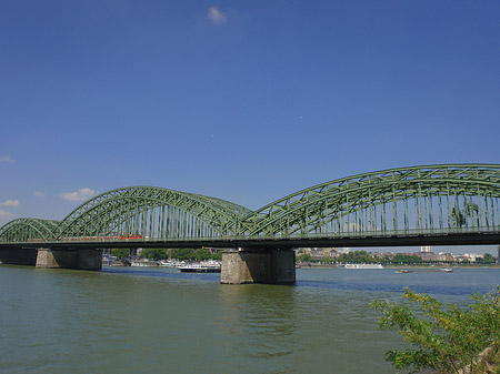 Fotos Hohenzollernbrücke mit Zug