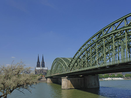 Hohenzollernbrücke am Kölner Dom Fotos