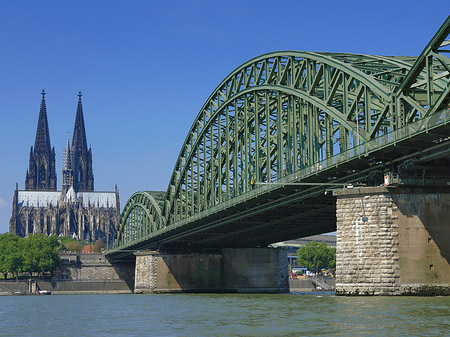 Hohenzollernbrücke am Kölner Dom Fotos