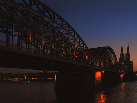 Fotos Kölner Dom hinter der Hohenzollernbrücke | Köln