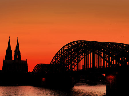 Fotos Kölner Dom hinter der Hohenzollernbrücke | Köln